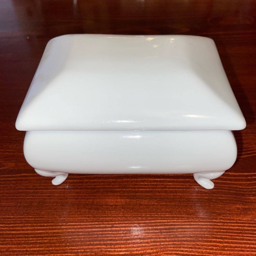 JEWELRY BOX